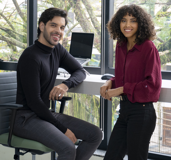 middle-aged-hispanic-business-people_sitting_in_chair